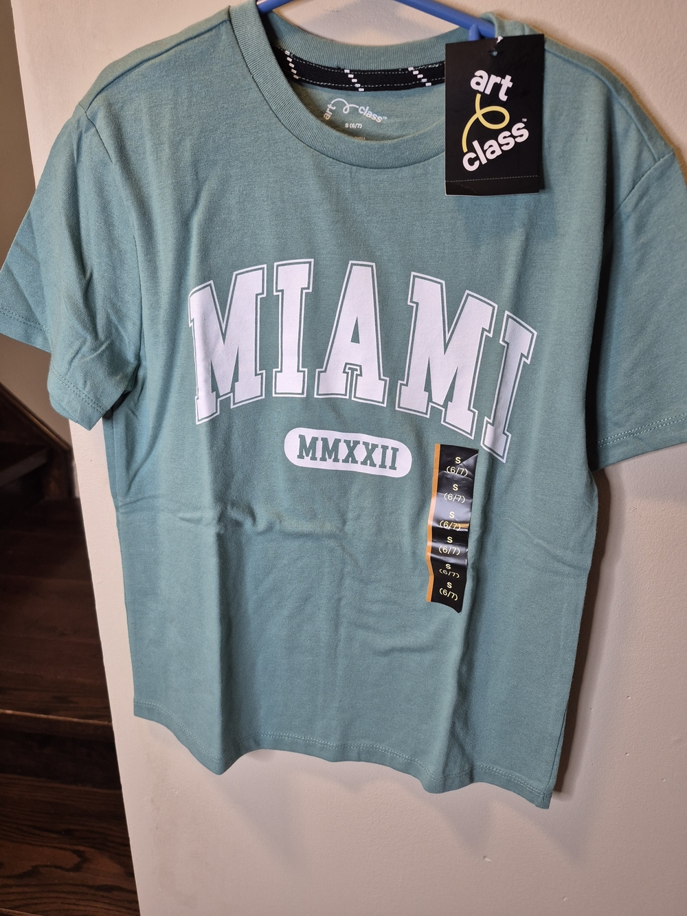 art class Mint Green Tee with White Logo Size 6/7 Kids